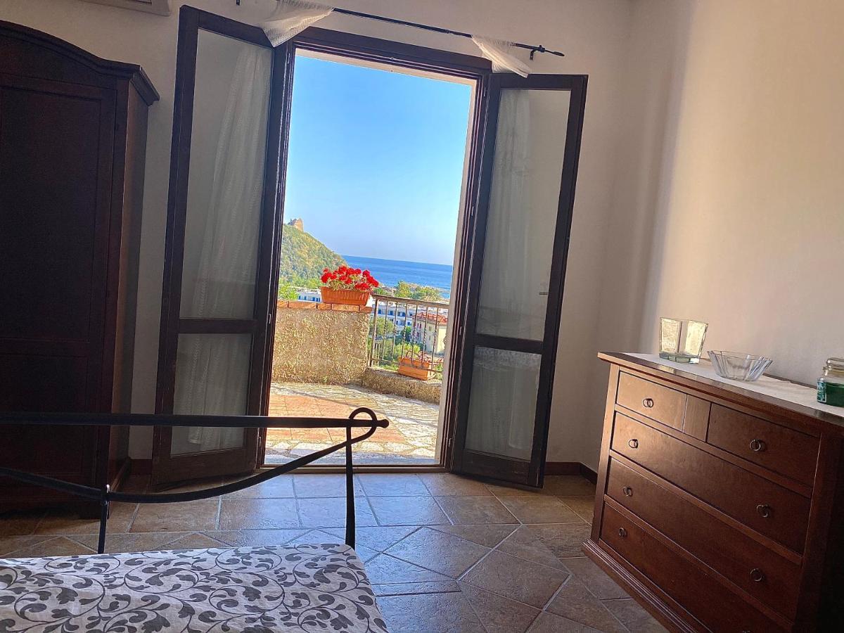 Villa Lo Scoglio Ашеа Екстер'єр фото