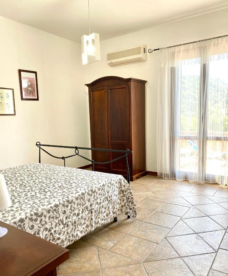 Villa Lo Scoglio Ашеа Екстер'єр фото